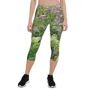 Capri Leggings for Women, Pink Cone Flower Garden Meadow with Hydrangeas