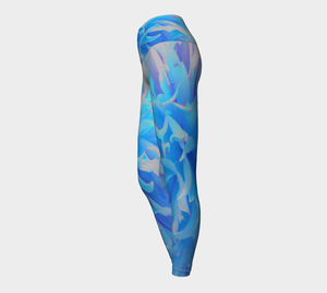 Artsy Yoga Leggings, Elegant Blue Decorative Dahlia Flower Pants